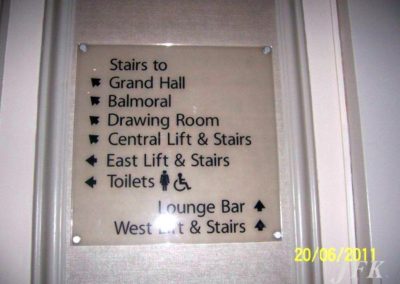 Directional Signs for Easy Hotel