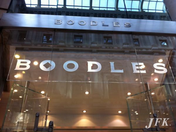 Illuminated Signs for Boodles